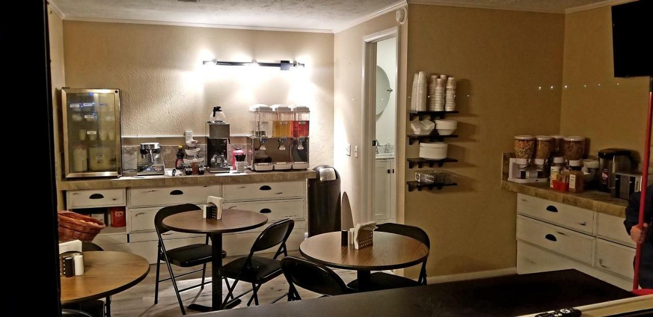 Fairway Inn Berryville Экстерьер фото